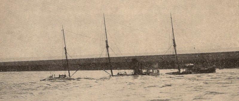 l'Ikaria coulé dans l'avant port du Havre